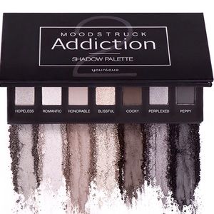 NEW in box Younique moodstruck eyeshadow pallet
